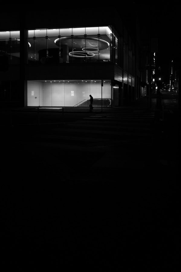 Interieur sombre d'un tramway avec lumieres floues de nuit, San Francisco