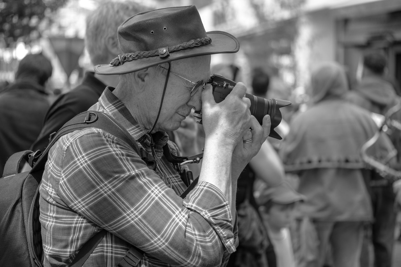 Photographe en action a la Zinneke Parade, Bruxelles (planche 025)