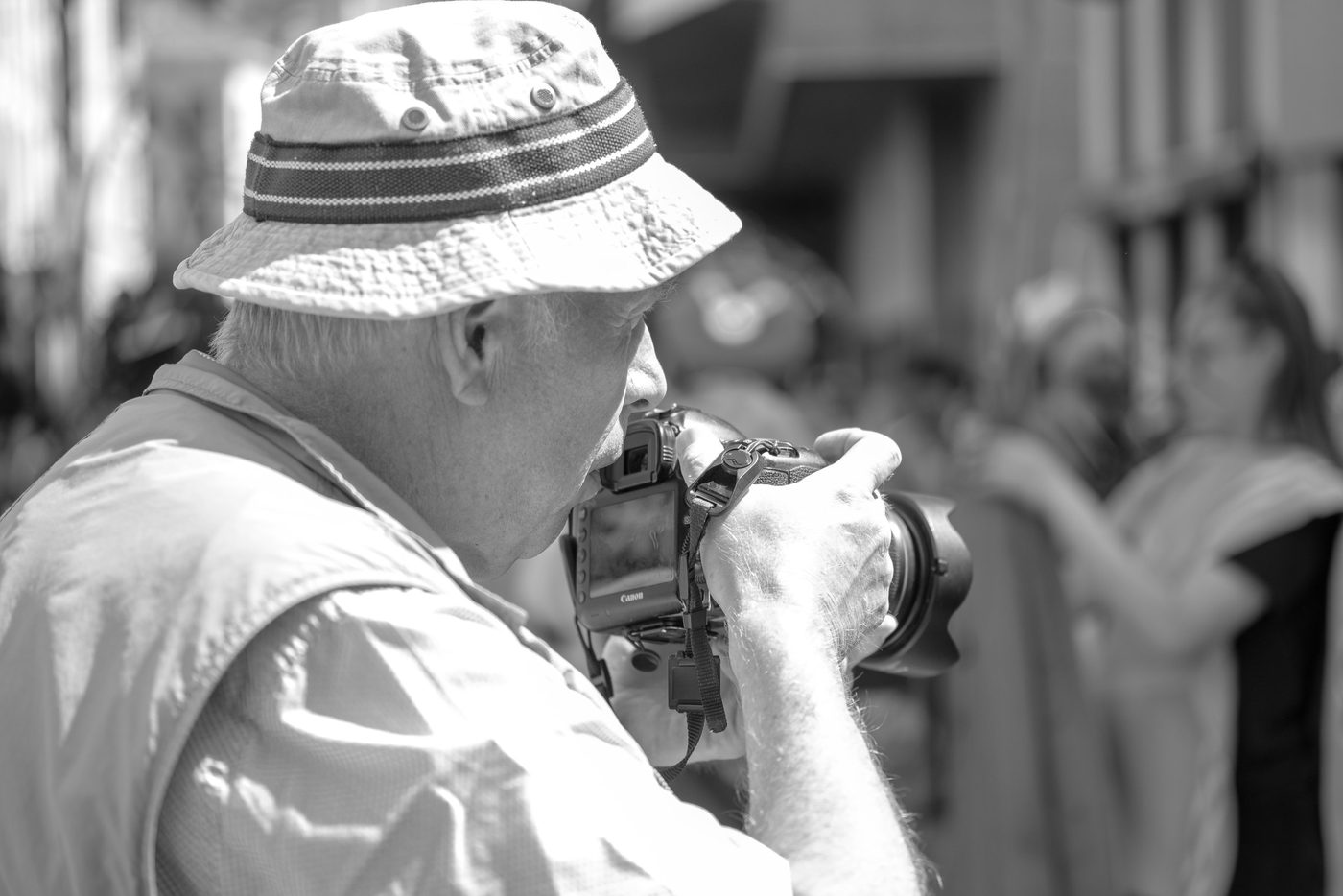 Photographe en action a la Zinneke Parade, Bruxelles (planche 027)