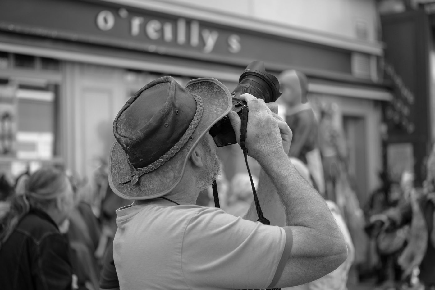 Photographe en action a la Zinneke Parade, Bruxelles (planche 032)