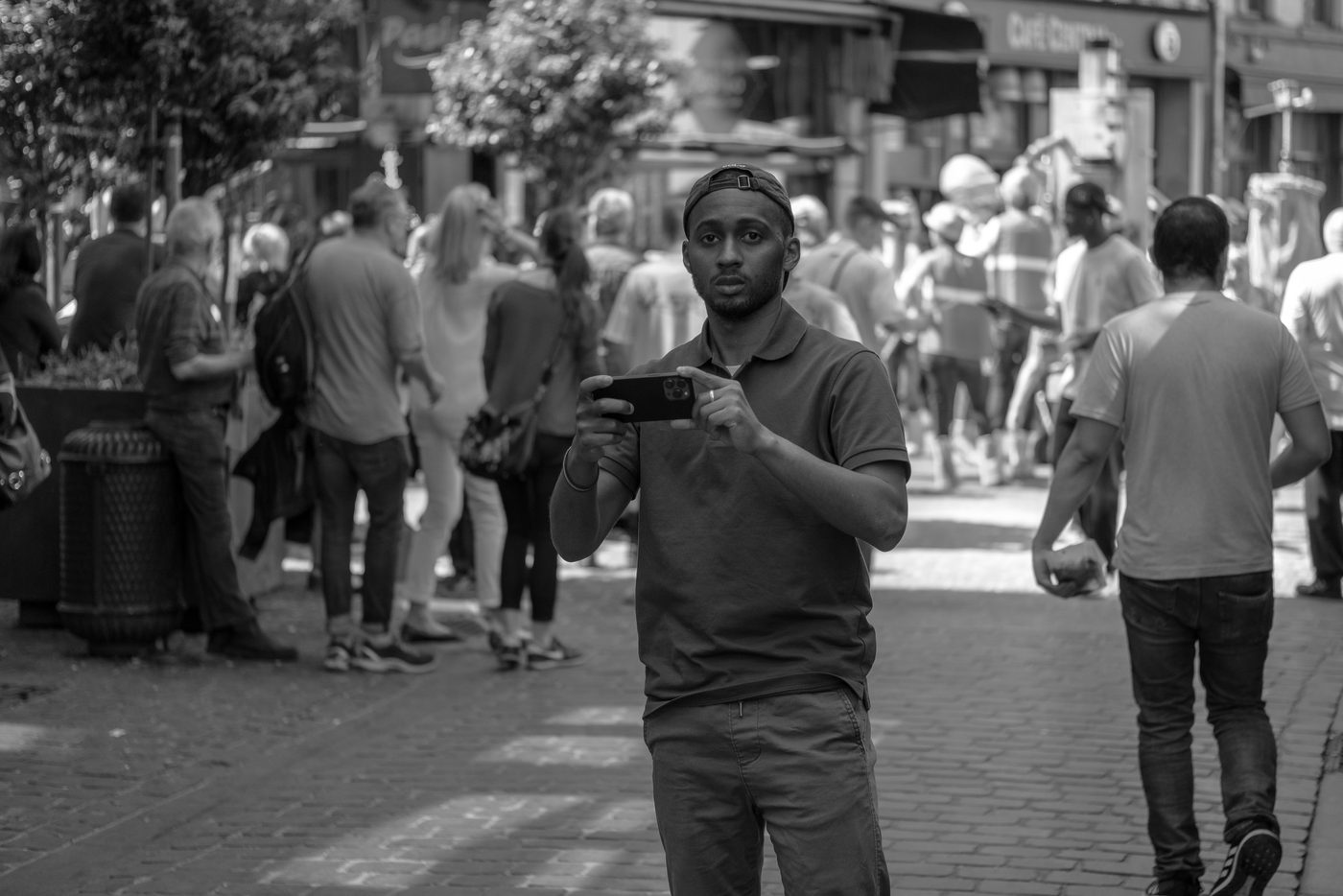 Photographe en action a la Zinneke Parade, Bruxelles (planche 038)