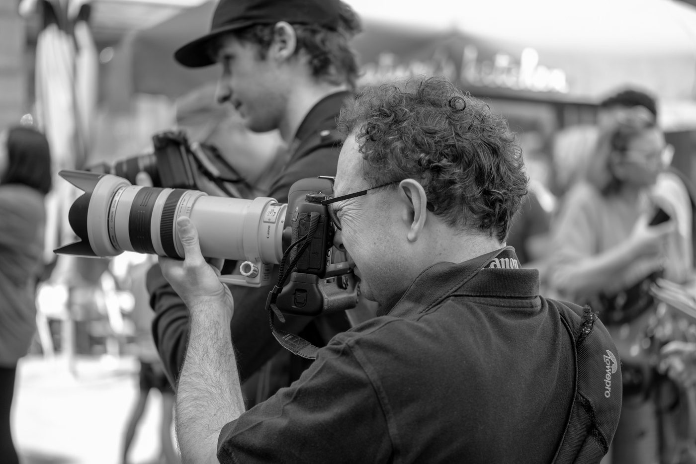 Photographe en action a la Zinneke Parade, Bruxelles (planche 047)
