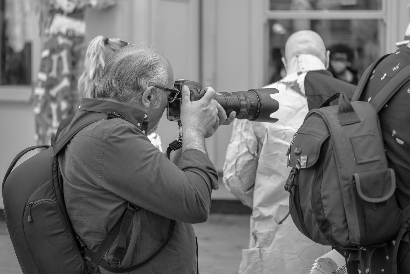Photographe en action a la Zinneke Parade, Bruxelles (planche 058)