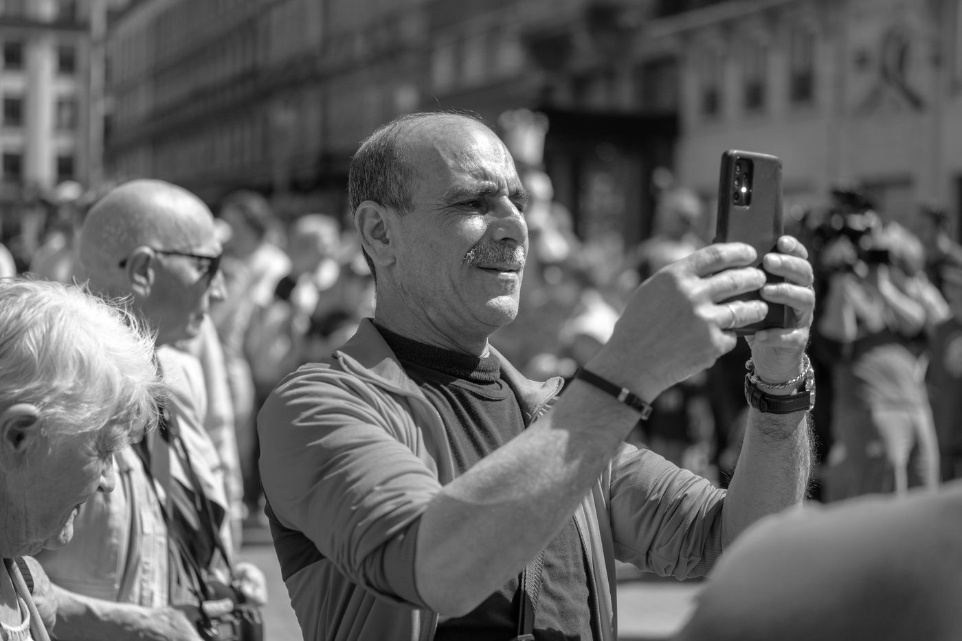 Photographe en action a la Zinneke Parade, Bruxelles (planche 061)