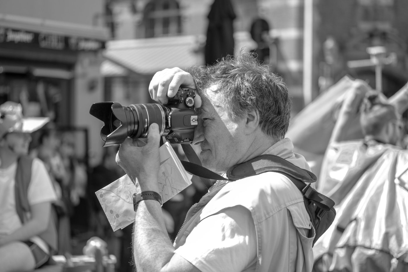 Photographe en action a la Zinneke Parade, Bruxelles (planche 064)