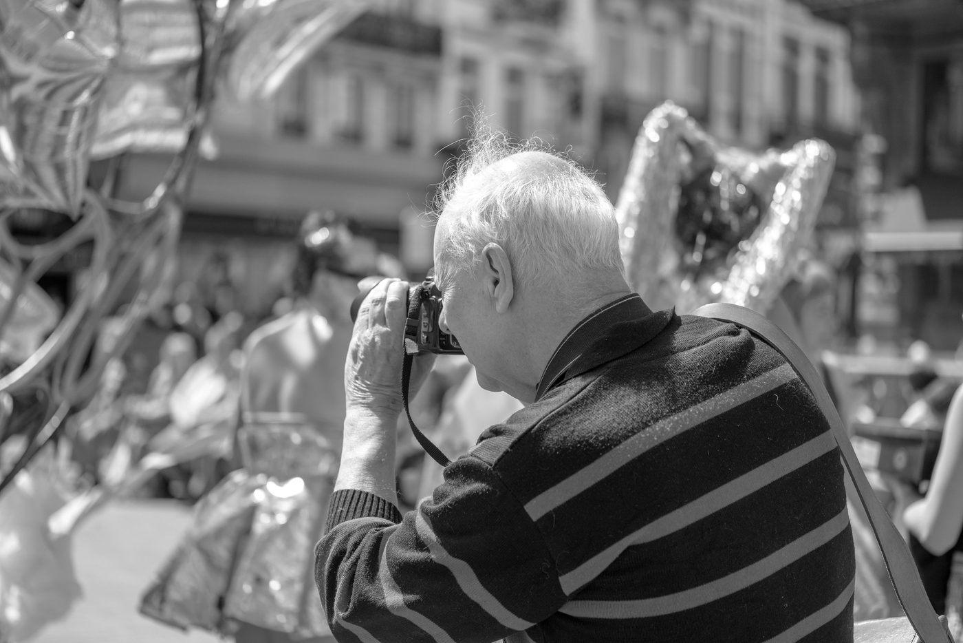 Photographe en action a la Zinneke Parade, Bruxelles (planche 066)