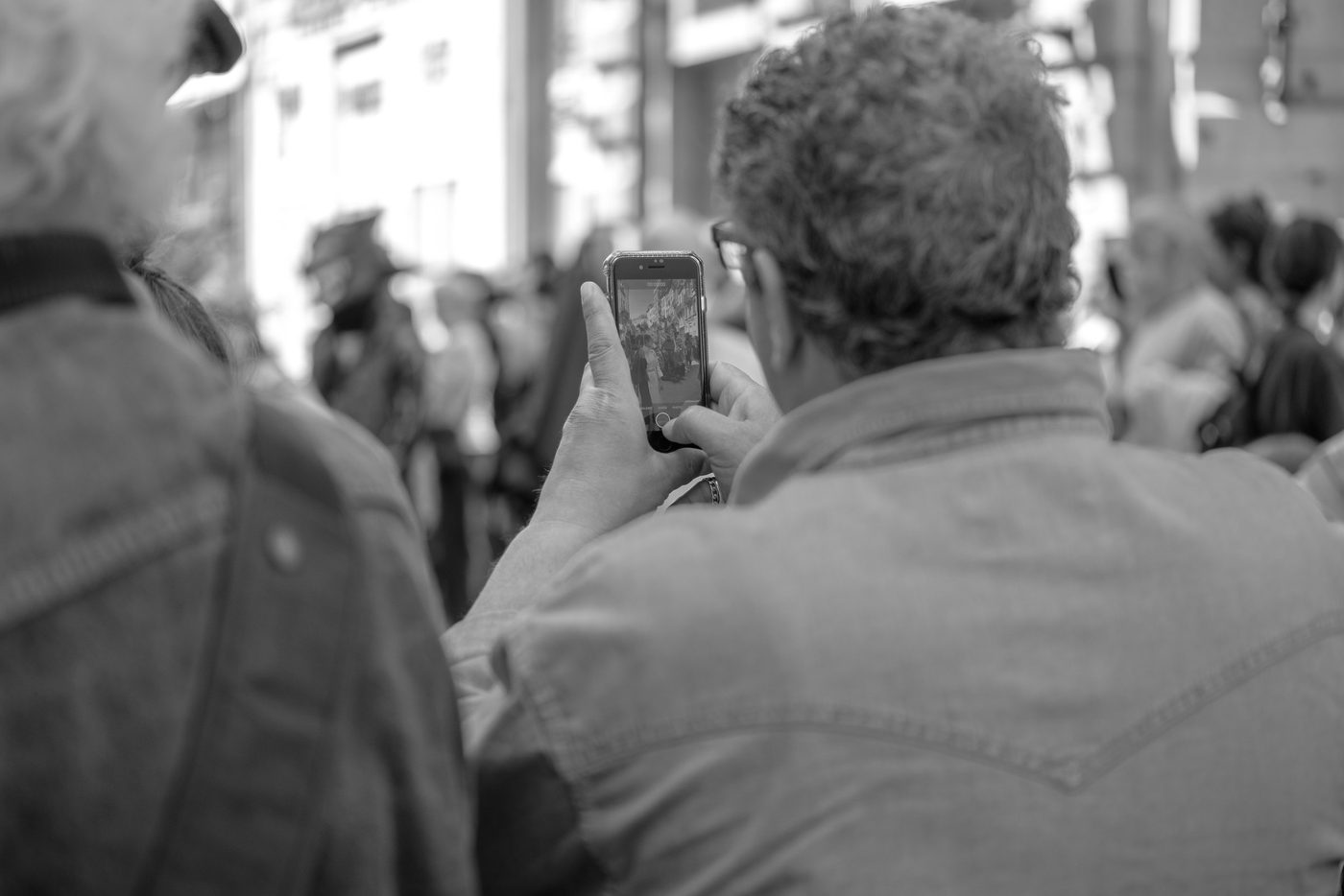 Photographe en action a la Zinneke Parade, Bruxelles (planche 078)