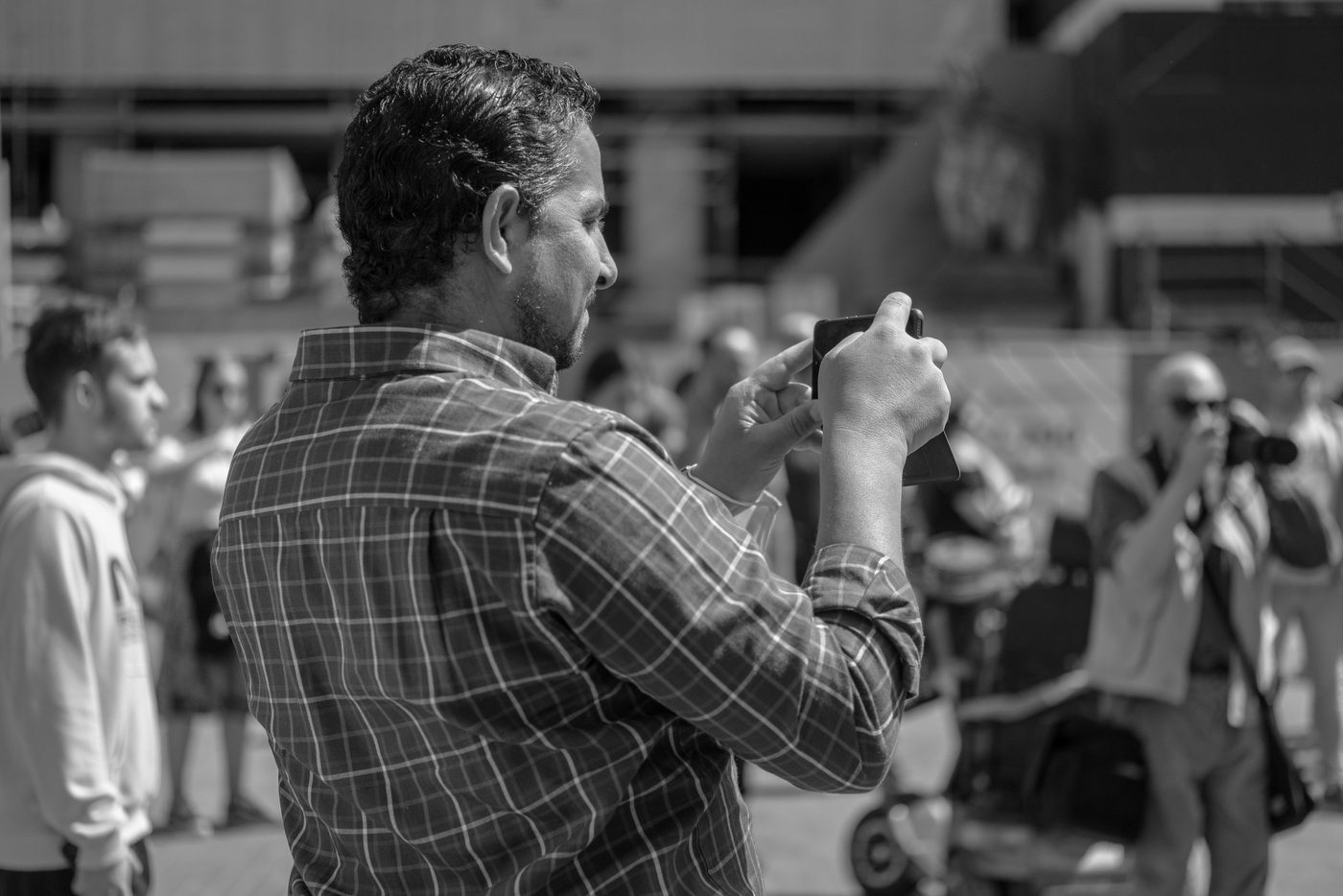 Photographe en action a la Zinneke Parade, Bruxelles (planche 099)