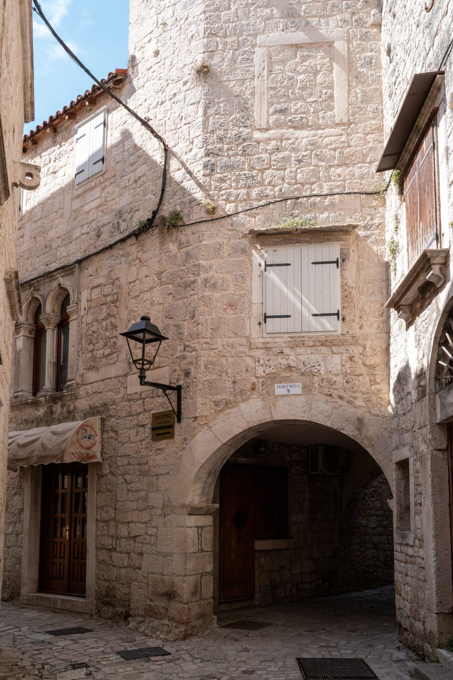 Street photography a Trogir, photo 028